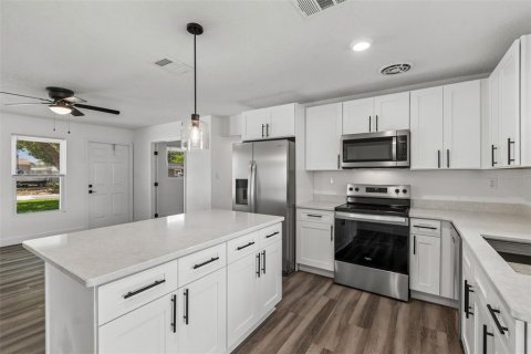 Casa en venta en Tampa, Florida, 4 dormitorios, 106.56 m2 № 2199641 - foto 9