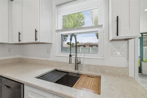Casa en venta en Tampa, Florida, 4 dormitorios, 106.56 m2 № 2199641 - foto 12