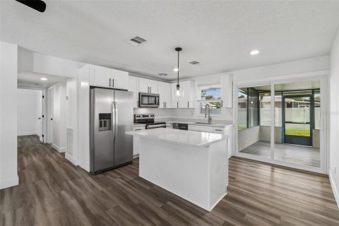 Casa en venta en Tampa, Florida, 4 dormitorios, 106.56 m2 № 2199641 - foto 6