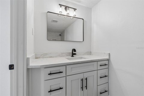 Casa en venta en Tampa, Florida, 4 dormitorios, 106.56 m2 № 2199641 - foto 16