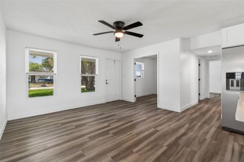 Casa en venta en Tampa, Florida, 4 dormitorios, 106.56 m2 № 2199641 - foto 5