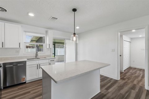 Casa en venta en Tampa, Florida, 4 dormitorios, 106.56 m2 № 2199641 - foto 11