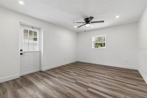 Casa en venta en Tampa, Florida, 4 dormitorios, 106.56 m2 № 2199641 - foto 13