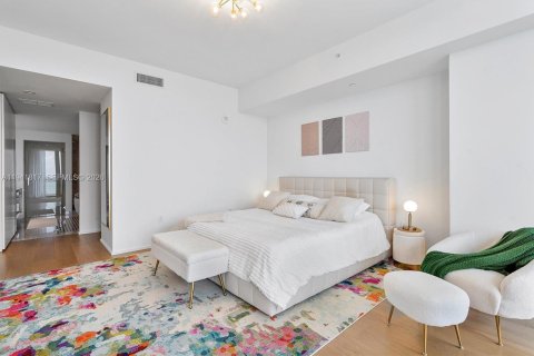 Condo in Miami, Florida, 4 bedrooms  № 2025978 - photo 16