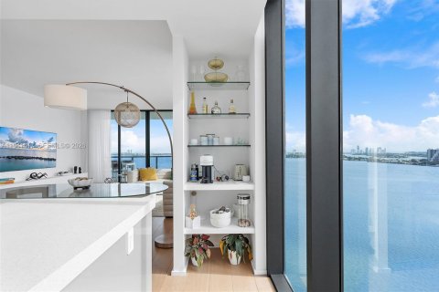 Condo in Miami, Florida, 4 bedrooms  № 2025978 - photo 12