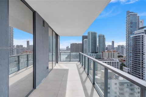 Condo in Miami, Florida, 4 bedrooms  № 2025978 - photo 26