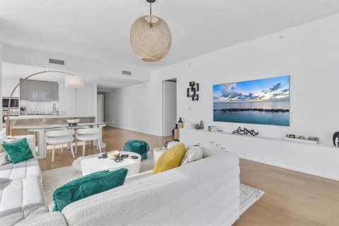 Condo in Miami, Florida, 4 bedrooms  № 2025978 - photo 6