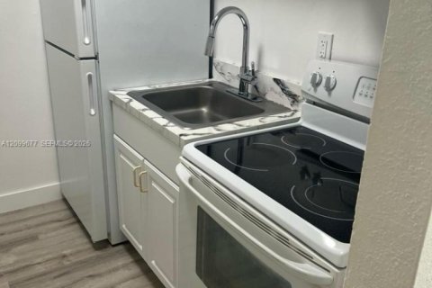 Condominio en alquiler en Miami Gardens, Florida, 1 dormitorio, 40.88 m2 № 2401513 - foto 3