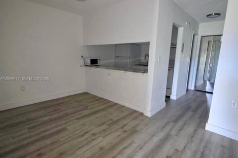Condominio en alquiler en Miami Gardens, Florida, 1 dormitorio, 40.88 m2 № 2401513 - foto 5