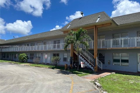 Condominio en Miami Gardens, Florida, 1 dormitorio  № 2401513