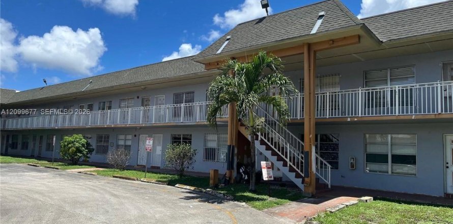 Condominio en Miami Gardens, Florida, 1 dormitorio  № 2401513