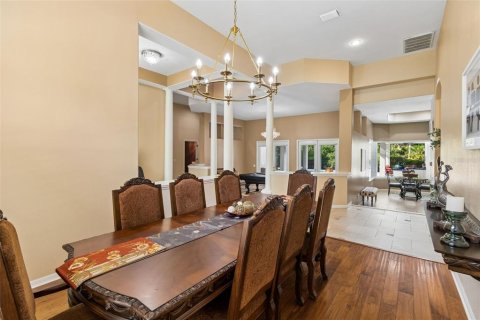 House in Lutz, Florida 4 bedrooms, 407.66 sq.m. № 2228492 - photo 13