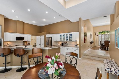 House in Lutz, Florida 4 bedrooms, 407.66 sq.m. № 2228492 - photo 18