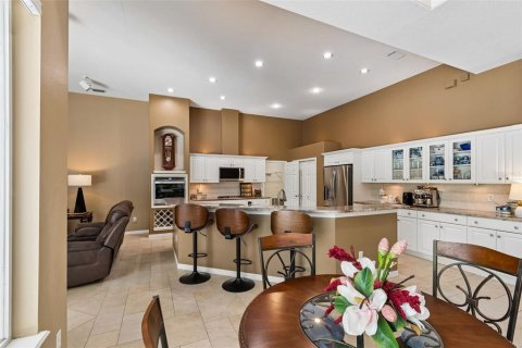 House in Lutz, Florida 4 bedrooms, 407.66 sq.m. № 2228492 - photo 19