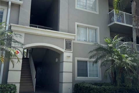 Condo in Coconut Creek, Florida, 2 bedrooms  № 1731205 - photo 1