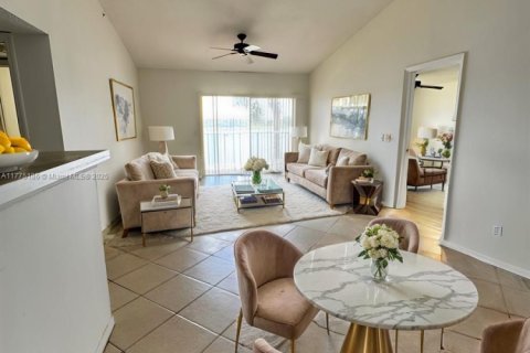 Condo in Coconut Creek, Florida, 2 bedrooms  № 1731205 - photo 2