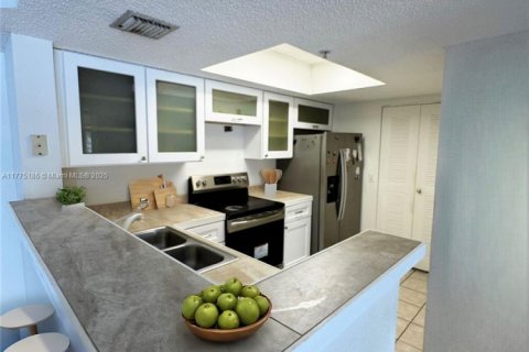 Condo in Coconut Creek, Florida, 2 bedrooms  № 1731205 - photo 3