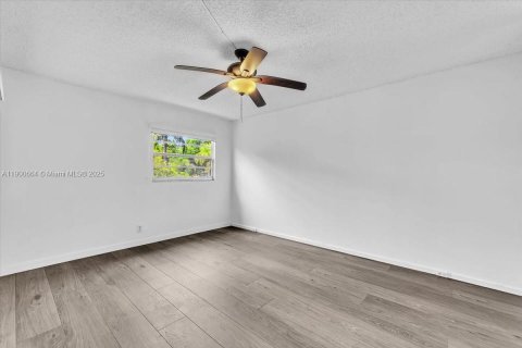Condominio en alquiler en Pembroke Pines, Florida, 2 dormitorios, 102.19 m2 № 1951976 - foto 24