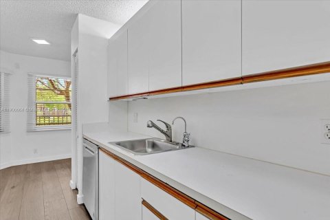 Condominio en alquiler en Pembroke Pines, Florida, 2 dormitorios, 102.19 m2 № 1951976 - foto 20