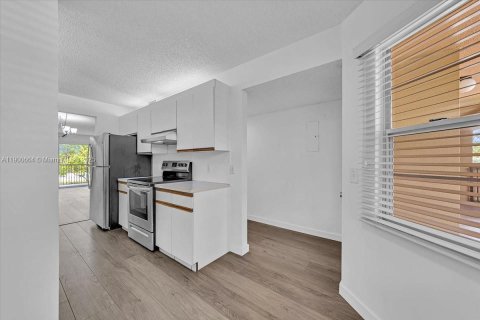 Condominio en alquiler en Pembroke Pines, Florida, 2 dormitorios, 102.19 m2 № 1951976 - foto 17