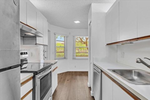 Condominio en alquiler en Pembroke Pines, Florida, 2 dormitorios, 102.19 m2 № 1951976 - foto 19