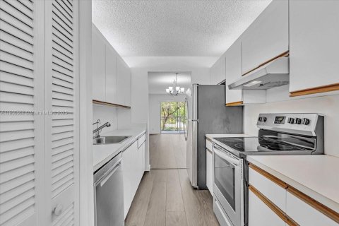 Condominio en alquiler en Pembroke Pines, Florida, 2 dormitorios, 102.19 m2 № 1951976 - foto 18