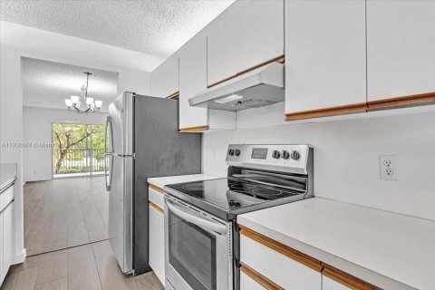 Condominio en alquiler en Pembroke Pines, Florida, 2 dormitorios, 102.19 m2 № 1951976 - foto 23