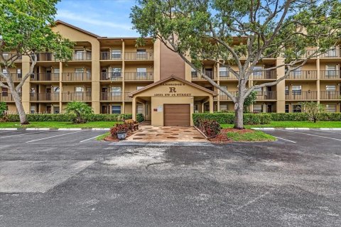 Condominio en alquiler en Pembroke Pines, Florida, 2 dormitorios, 102.19 m2 № 1951976 - foto 3