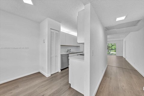 Condominio en alquiler en Pembroke Pines, Florida, 2 dormitorios, 102.19 m2 № 1951976 - foto 21
