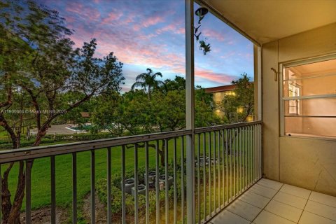 Condominio en alquiler en Pembroke Pines, Florida, 2 dormitorios, 102.19 m2 № 1951976 - foto 1