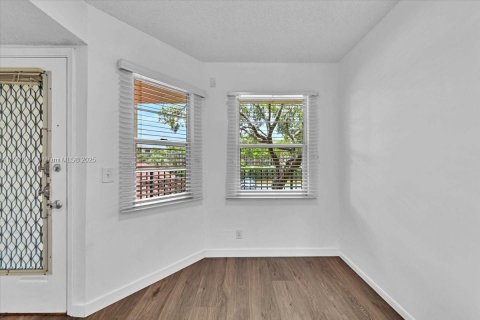 Condominio en alquiler en Pembroke Pines, Florida, 2 dormitorios, 102.19 m2 № 1951976 - foto 10
