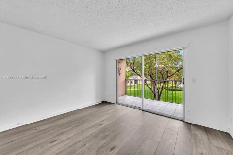 Condominio en alquiler en Pembroke Pines, Florida, 2 dormitorios, 102.19 m2 № 1951976 - foto 25