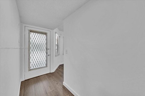 Condominio en alquiler en Pembroke Pines, Florida, 2 dormitorios, 102.19 m2 № 1951976 - foto 7