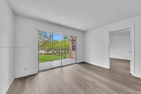 Condominio en alquiler en Pembroke Pines, Florida, 2 dormitorios, 102.19 m2 № 1951976 - foto 14