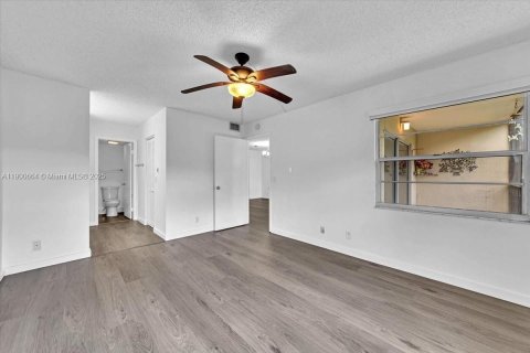 Condominio en alquiler en Pembroke Pines, Florida, 2 dormitorios, 102.19 m2 № 1951976 - foto 27