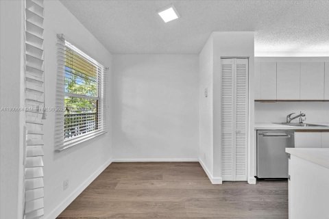 Condominio en alquiler en Pembroke Pines, Florida, 2 dormitorios, 102.19 m2 № 1951976 - foto 22