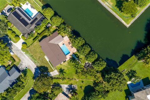 Casa en venta en Pinecrest, Florida, 5 dormitorios, 231.14 m2 № 1953988 - foto 3