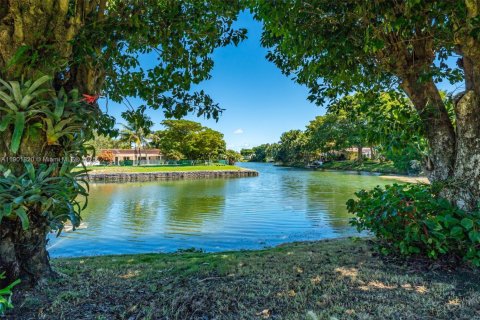 Casa en venta en Pinecrest, Florida, 5 dormitorios, 231.14 m2 № 1953988 - foto 5