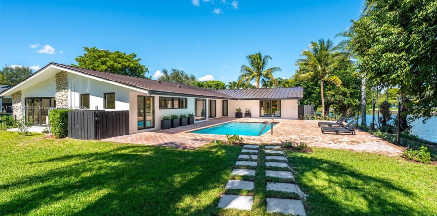 Casa en Pinecrest, Florida 5 dormitorios, 231.14 m2 № 1953988