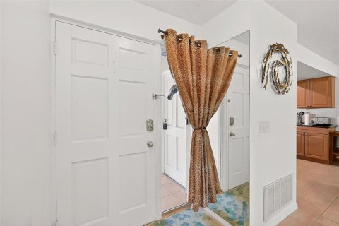 Copropriété à vendre à Largo, Floride: 2 chambres, 118.73 m2 № 2151421 - photo 5