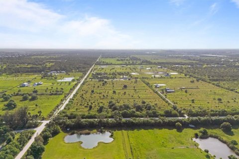 Commercial property in Vero Beach, Florida № 1784105 - photo 13