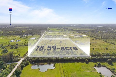 Commercial property in Vero Beach, Florida № 1784105 - photo 4