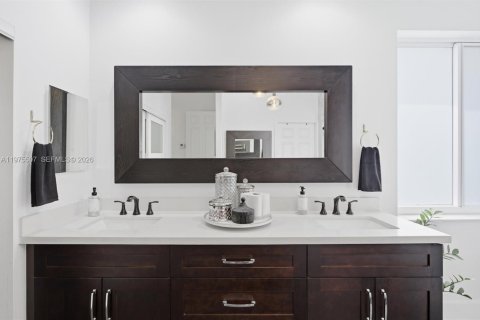 House in Miramar, Florida 3 bedrooms, 196.12 sq.m. № 2041453 - photo 22