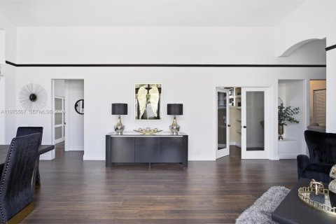 House in Miramar, Florida 3 bedrooms, 196.12 sq.m. № 2041453 - photo 17