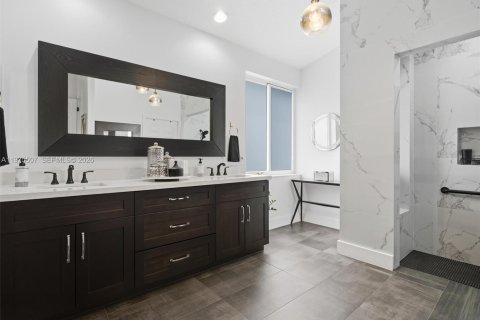 House in Miramar, Florida 3 bedrooms, 196.12 sq.m. № 2041453 - photo 21