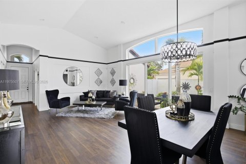 House in Miramar, Florida 3 bedrooms, 196.12 sq.m. № 2041453 - photo 4