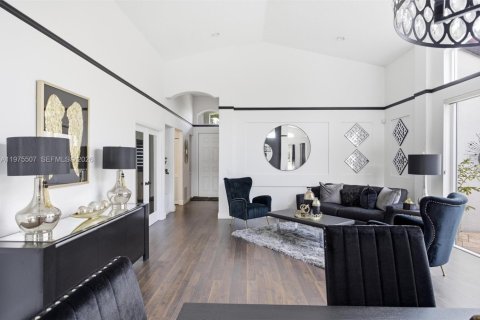 House in Miramar, Florida 3 bedrooms, 196.12 sq.m. № 2041453 - photo 7