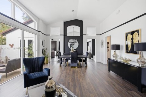 House in Miramar, Florida 3 bedrooms, 196.12 sq.m. № 2041453 - photo 5