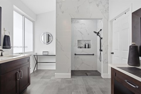 House in Miramar, Florida 3 bedrooms, 196.12 sq.m. № 2041453 - photo 23