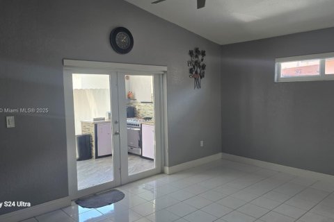 Villa ou maison à vendre à Hialeah, Floride: 3 chambres, 148.46 m2 № 1921277 - photo 11